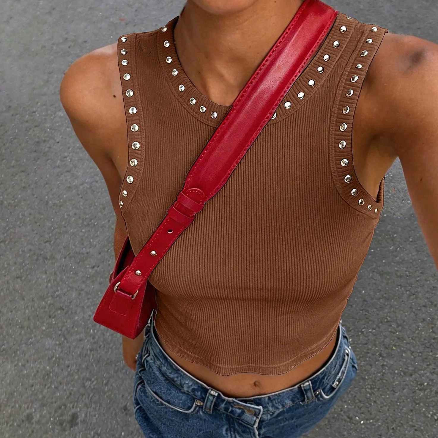 Tank Top Ribbed - Top corto acanalado con remaches estilo