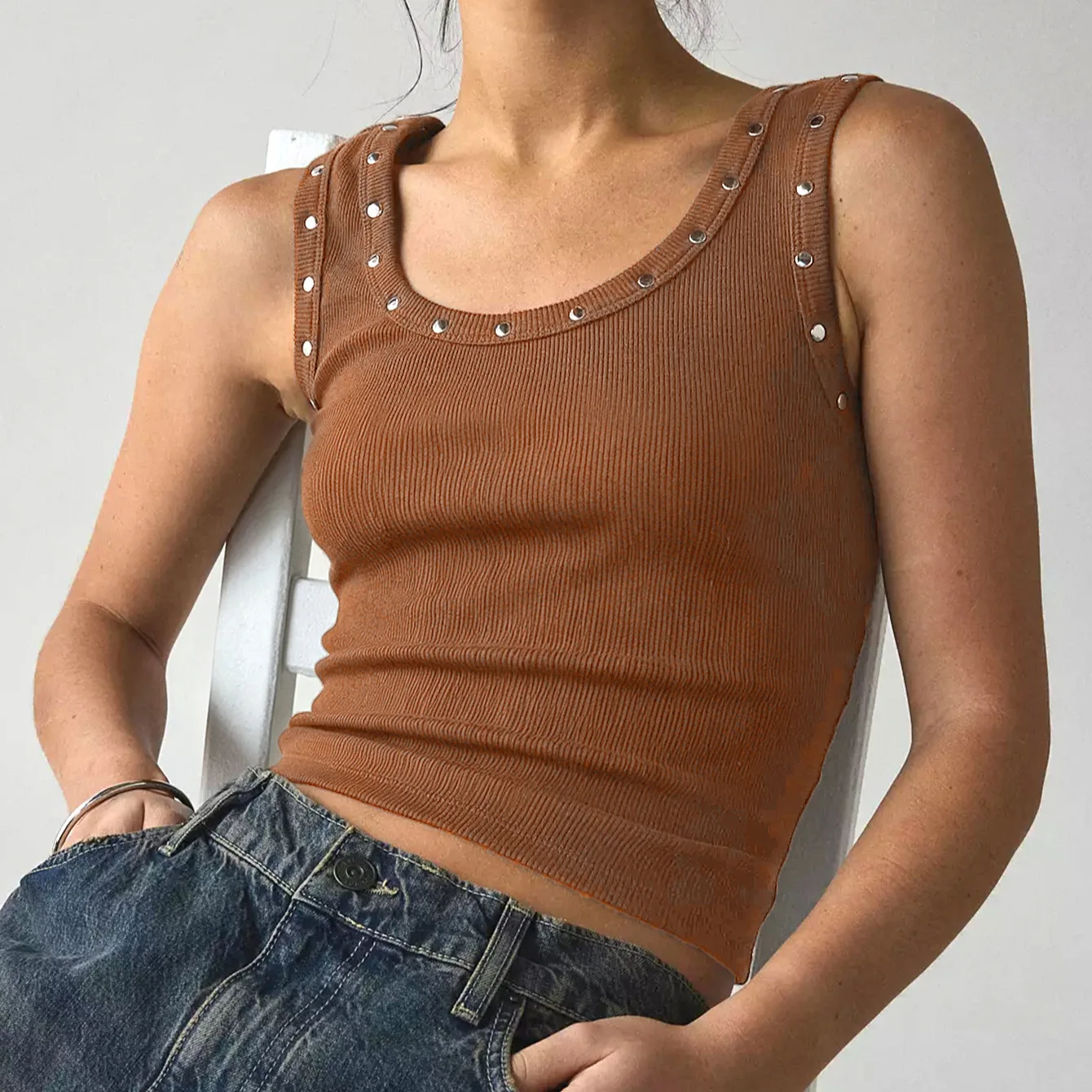 Top corto acanalado con remach - Tank Top Ribbed reseña y precio